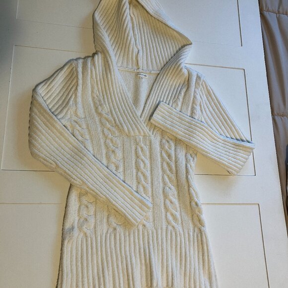 Maurices White Cable Knit Hooded Sweater | Women’s Small | Cozy Winter Pullover - Picture 5 of 5
